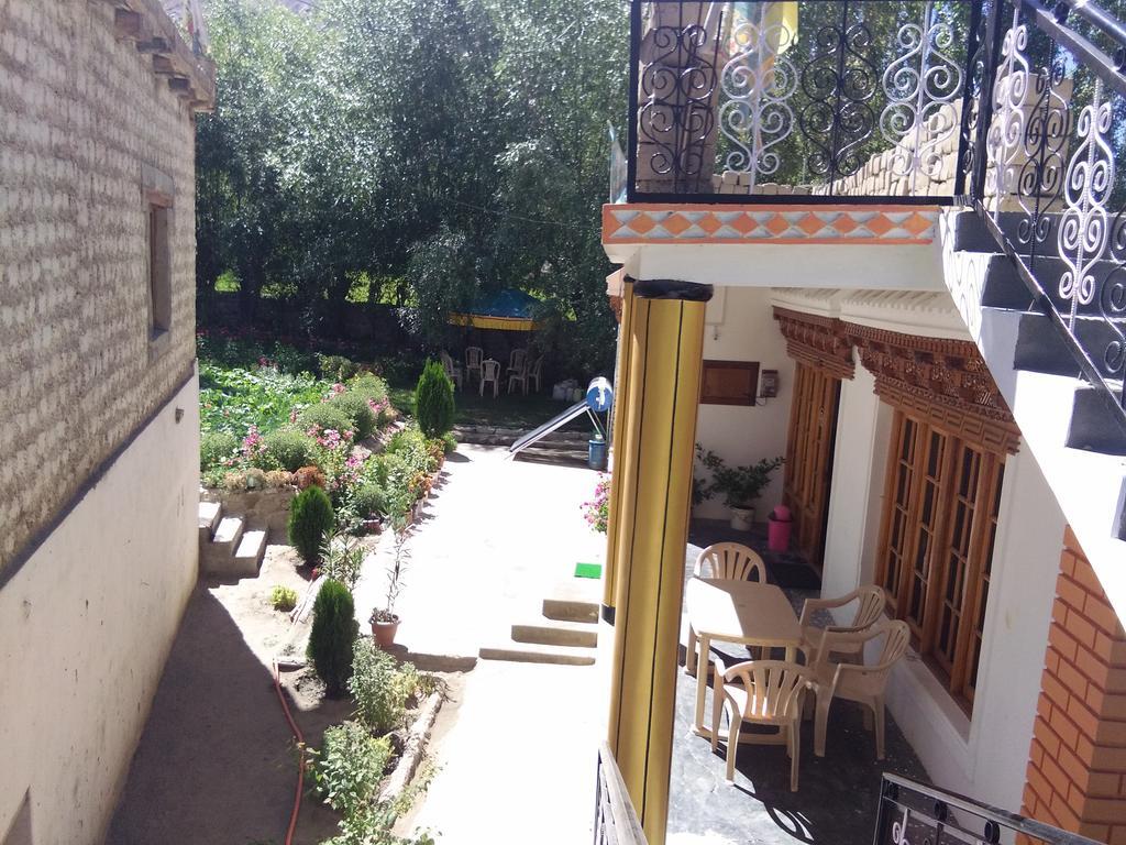 Galaxy Guest House Hundar Exterior foto